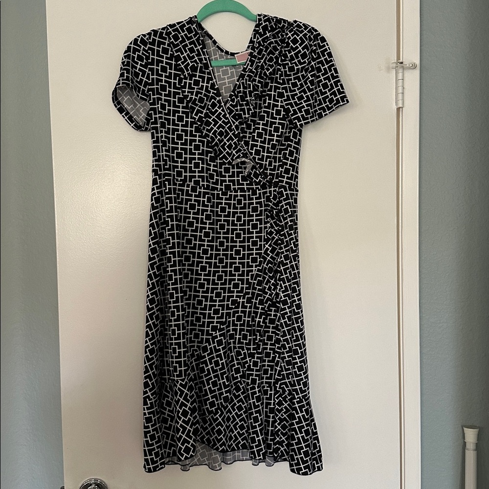 Elegant Black and White Geometric Dress